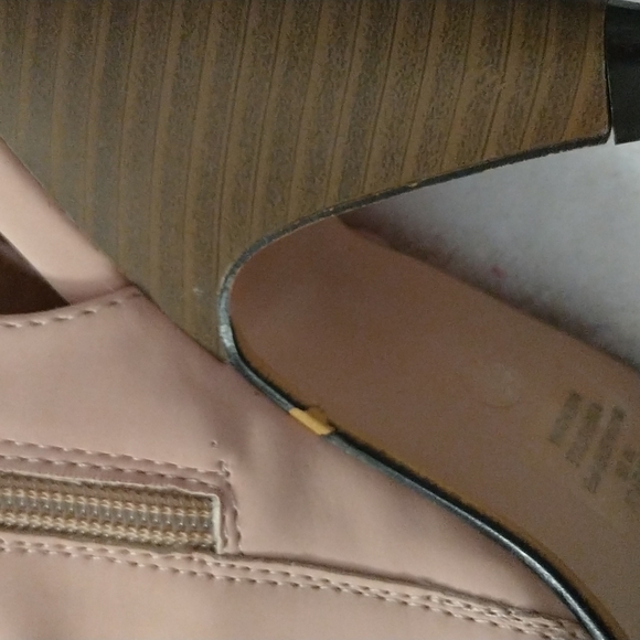 Charles Albert Gladiator Cone Heels - Picture 7 of 7